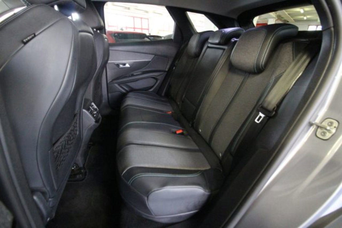 Peugeot 3008 Hybrid 225 e-EAT8 Allure Pack (12)