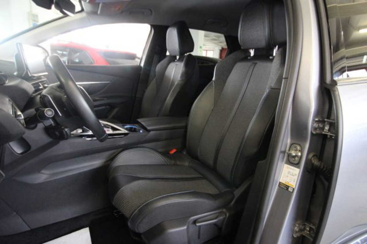 Peugeot 3008 Hybrid 225 e-EAT8 Allure Pack (19)