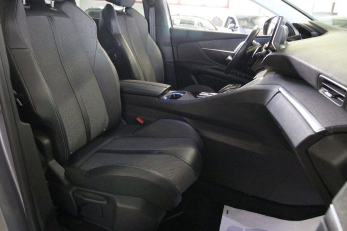 Peugeot 3008 Hybrid 225 e-EAT8 Allure Pack (20)