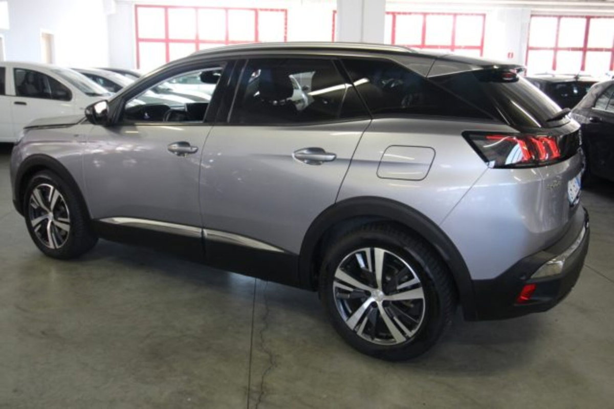 Peugeot 3008 Hybrid 225 e-EAT8 Allure Pack (4)