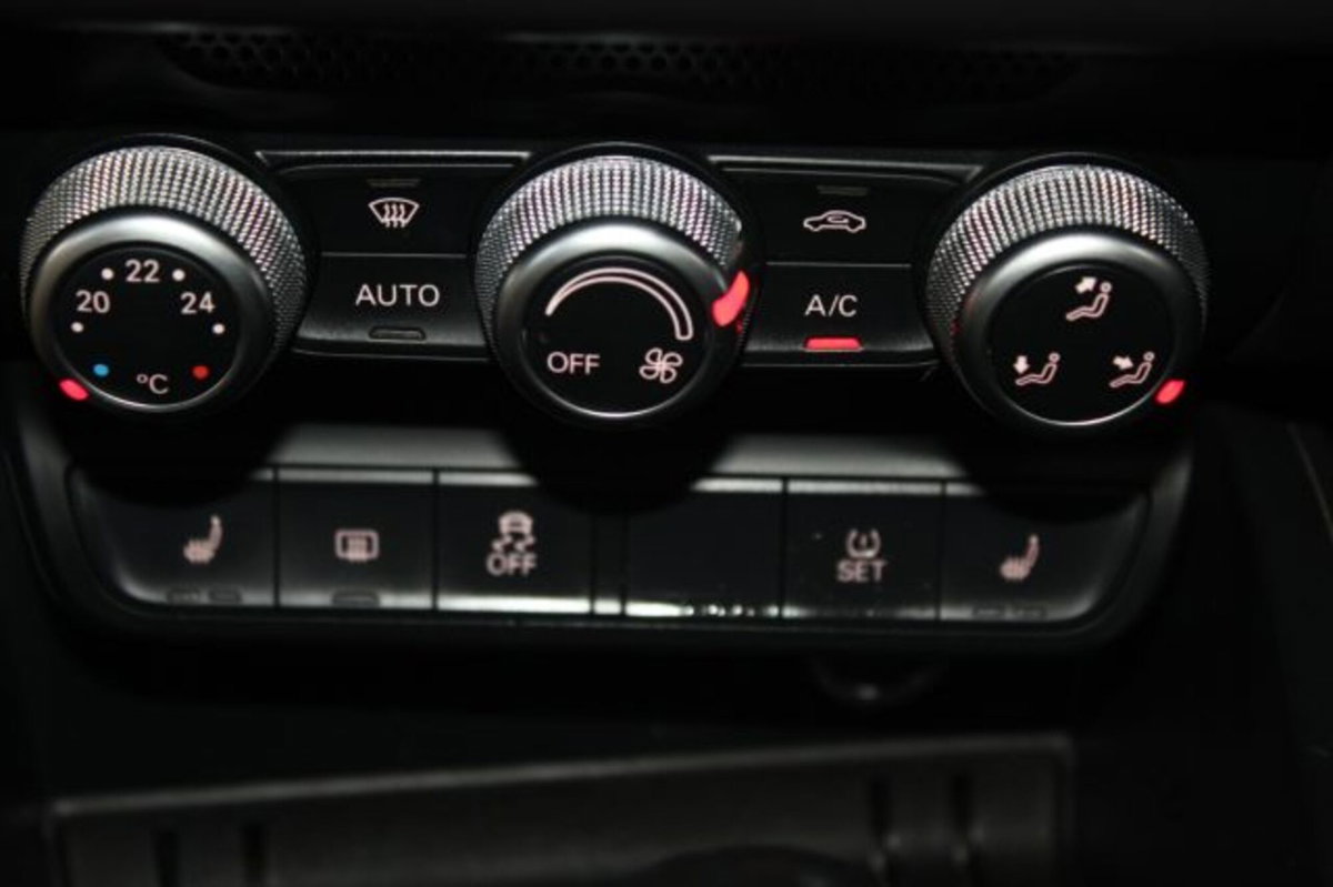 Audi A1 1.6 TDI S tronic S line edition (16)