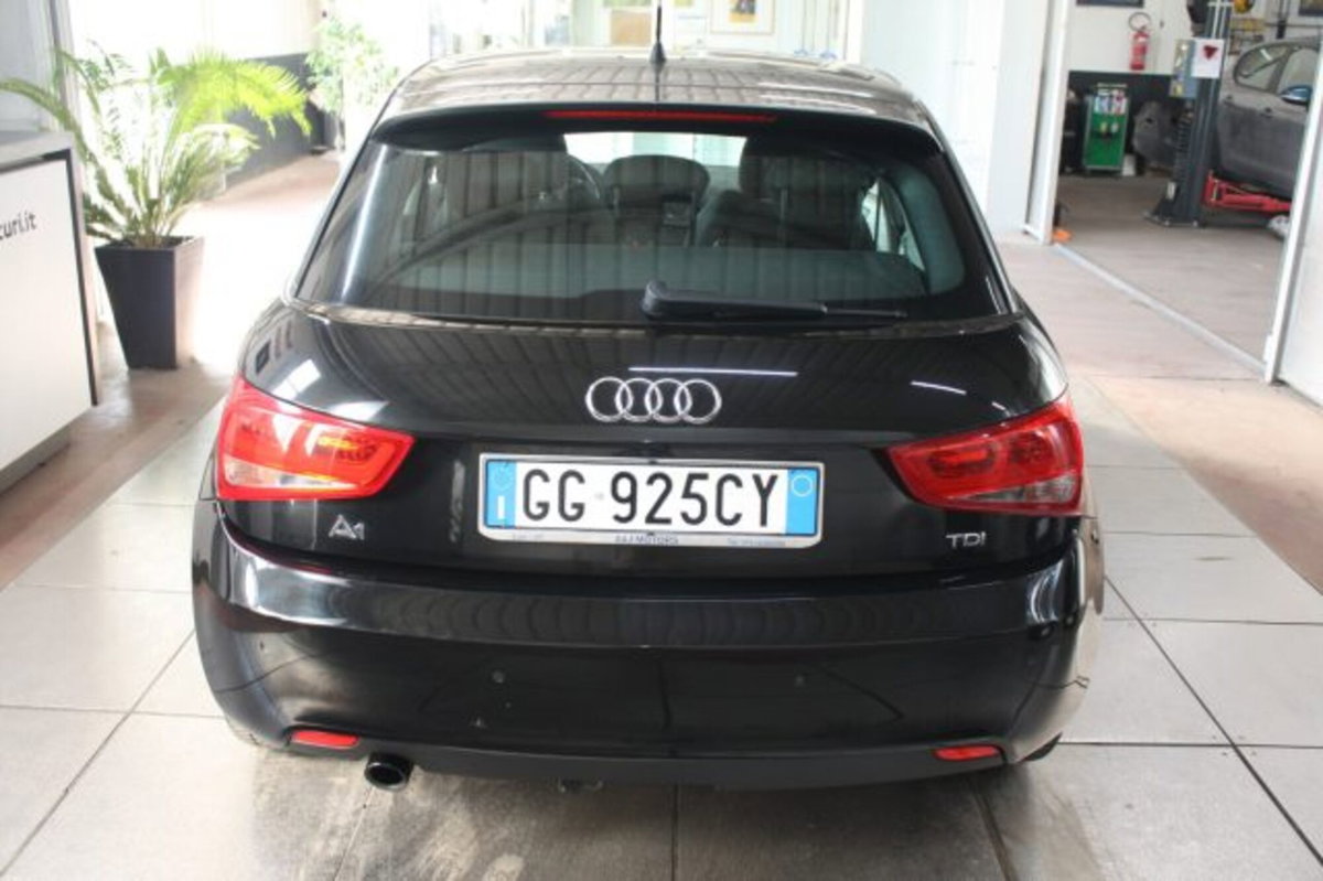 Audi A1 1.6 TDI S tronic S line edition (5)