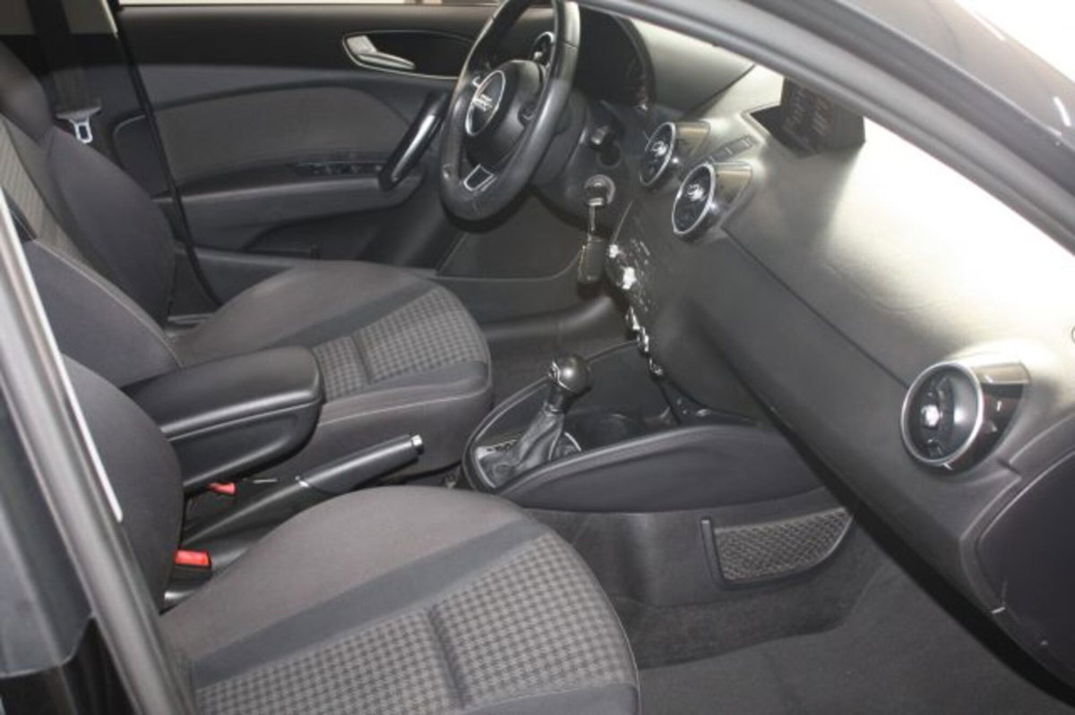 Audi A1 1.6 TDI S tronic S line edition (7)