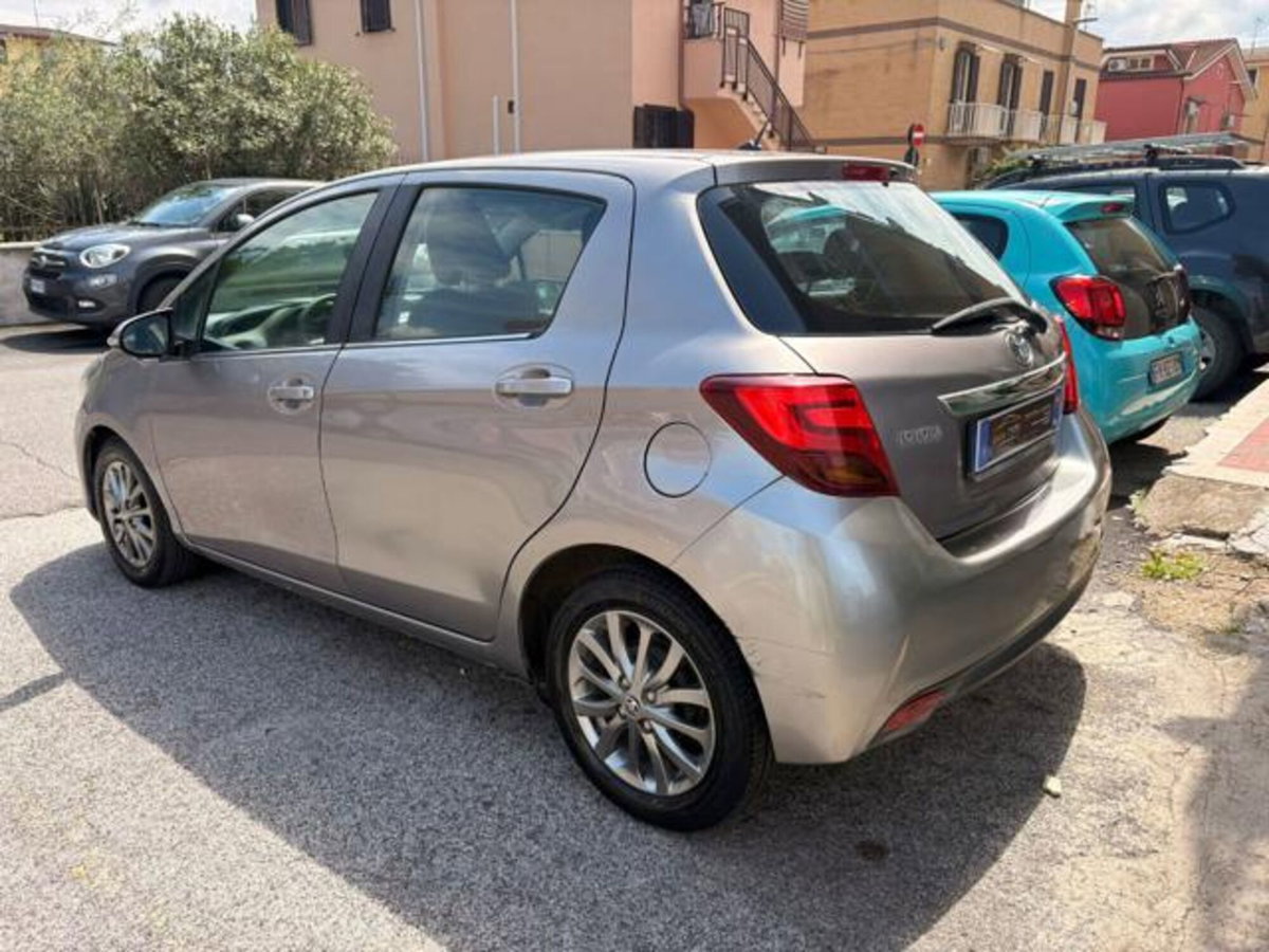 Toyota Yaris 1.0 5 porte Lounge (10)
