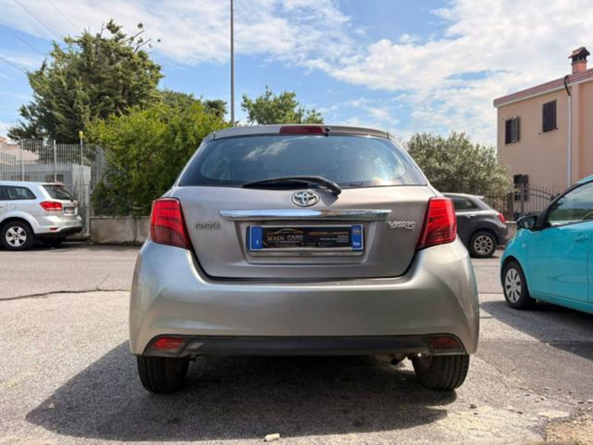 Toyota Yaris 1.0 5 porte Lounge (12)