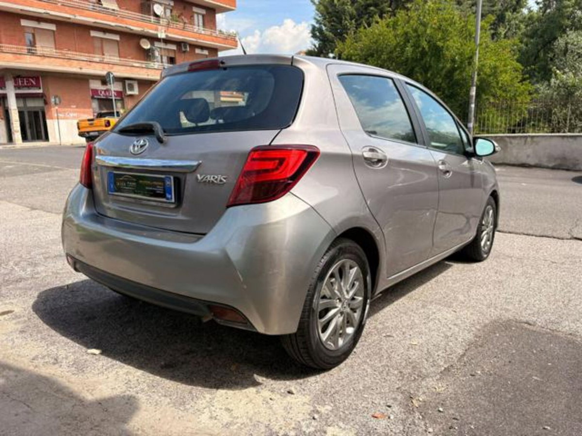 Toyota Yaris 1.0 5 porte Lounge (13)