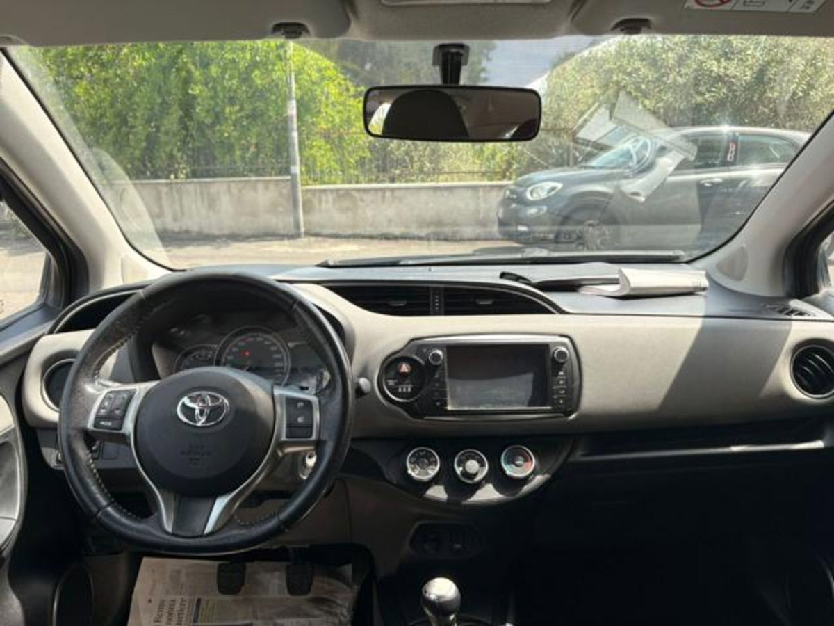 Toyota Yaris 1.0 5 porte Lounge (15)