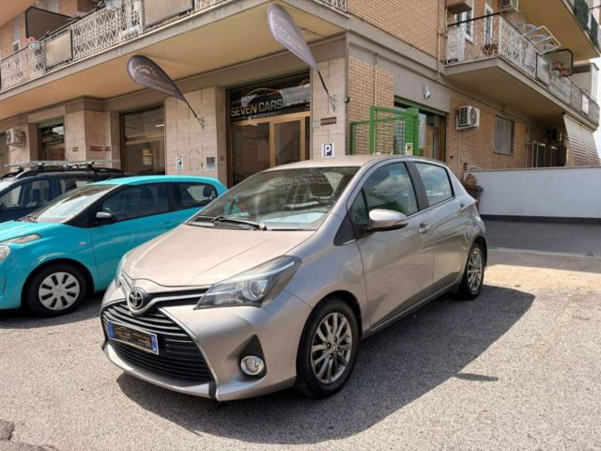 Toyota Yaris 1.0 5 porte Lounge (2)