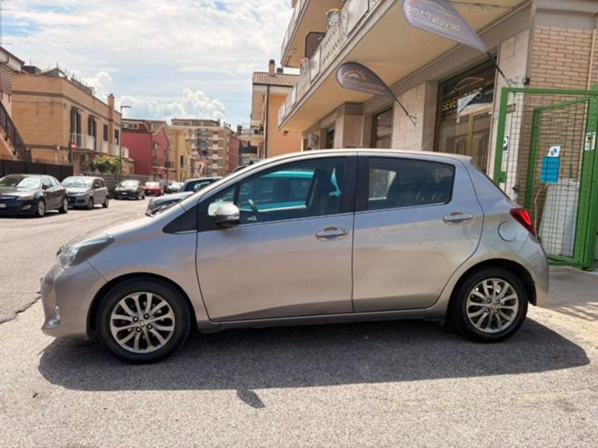 Toyota Yaris 1.0 5 porte Lounge (3)