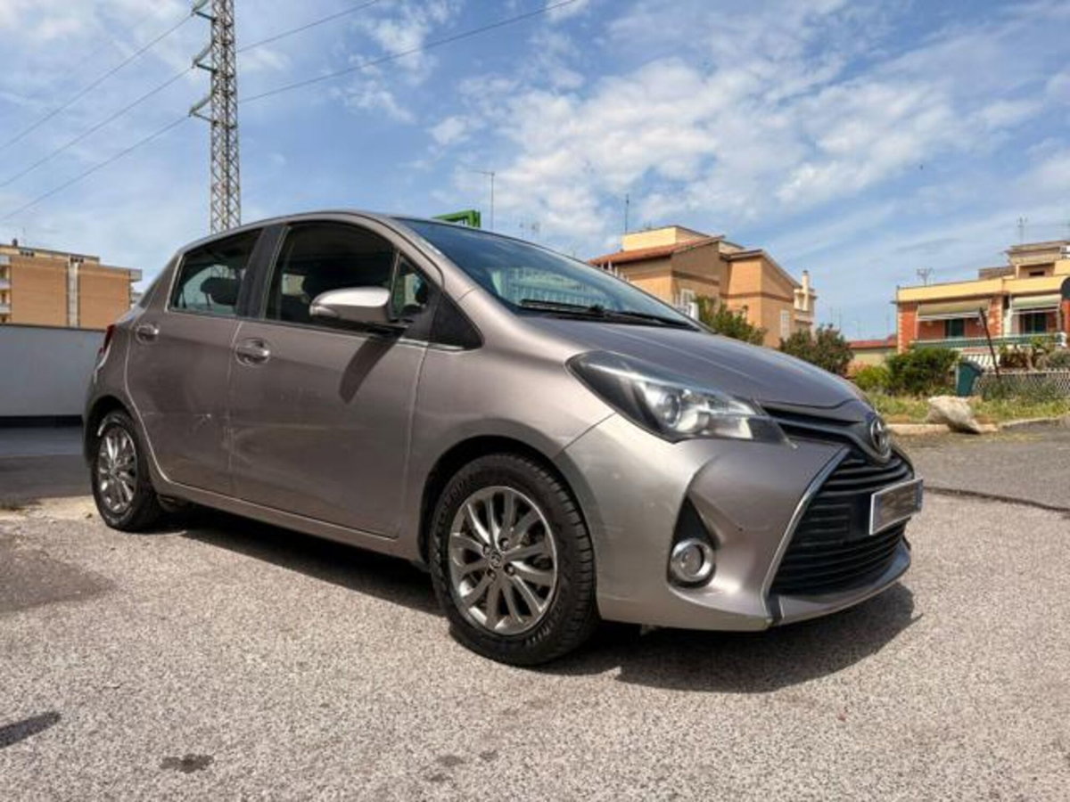 Toyota Yaris 1.0 5 porte Lounge (6)