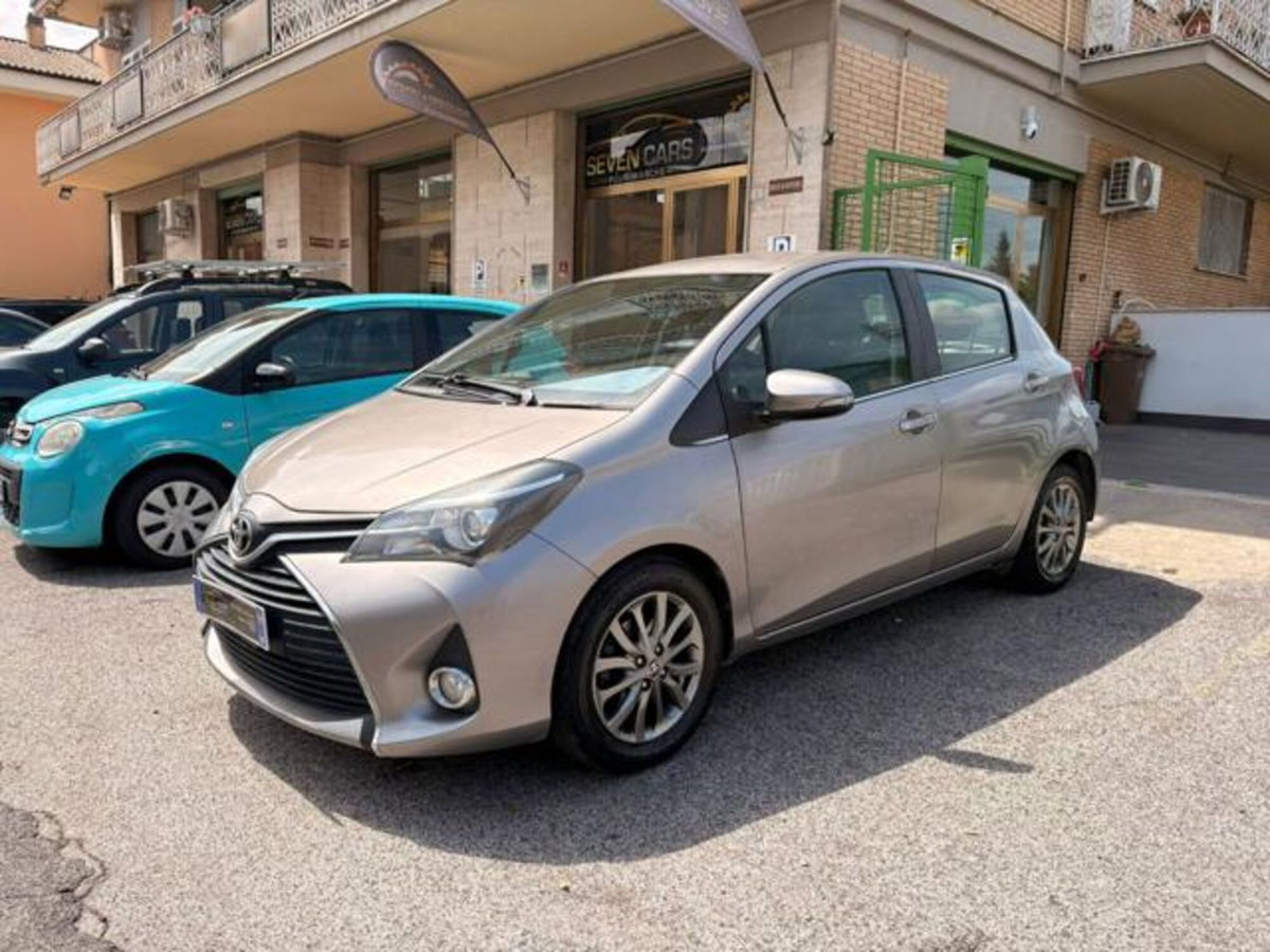 Toyota Yaris 1.0 5 porte Lounge (8)