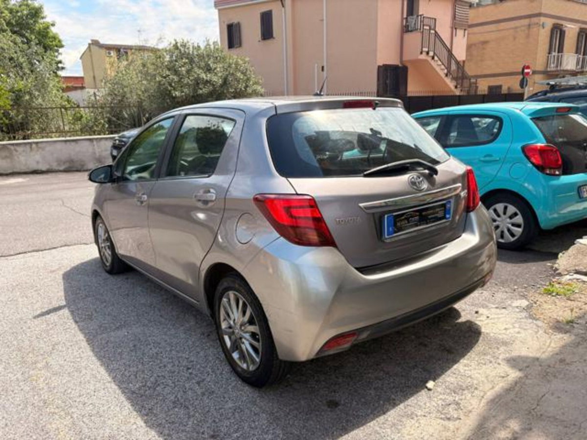 Toyota Yaris 1.0 5 porte Lounge (9)