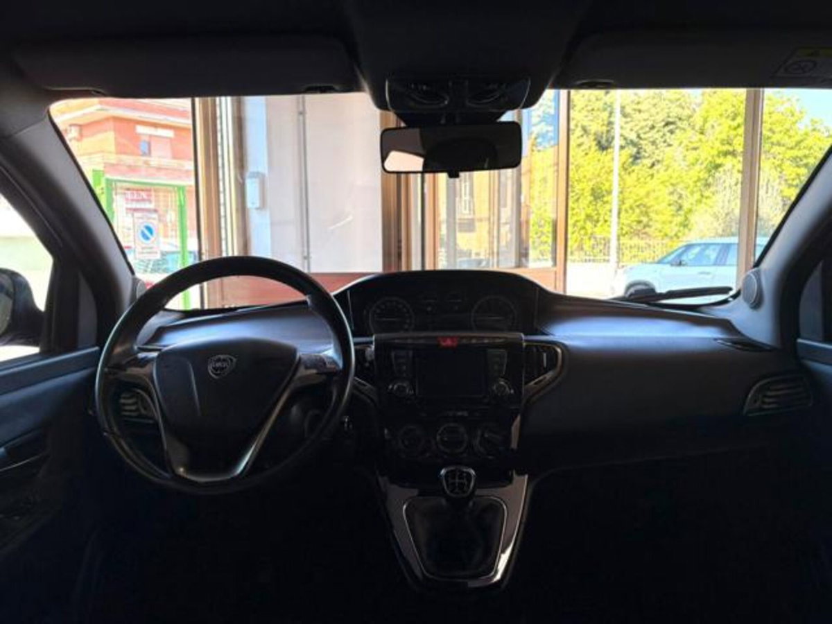 Lancia Ypsilon 1.2 69 CV 5 porte GPL Ecochic Gold (14)
