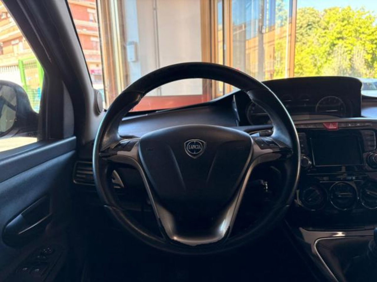 Lancia Ypsilon 1.2 69 CV 5 porte GPL Ecochic Gold (15)