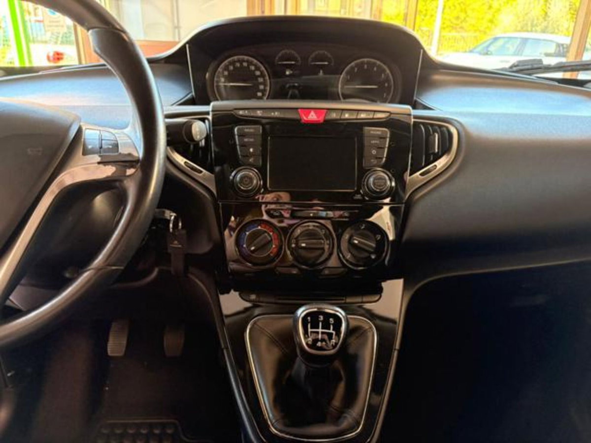 Lancia Ypsilon 1.2 69 CV 5 porte GPL Ecochic Gold (16)
