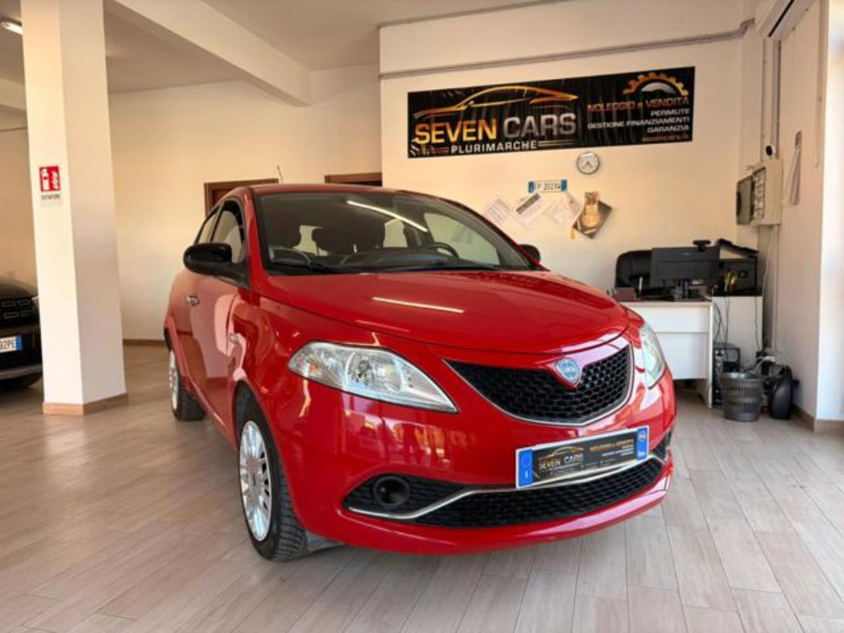 Lancia Ypsilon 1.2 69 CV 5 porte GPL Ecochic Gold (2)