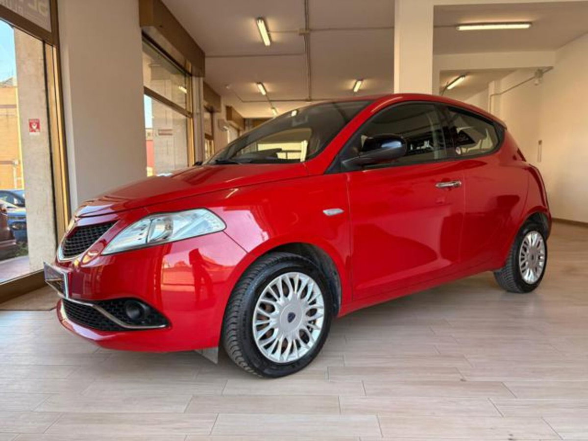 Lancia Ypsilon 1.2 69 CV 5 porte GPL Ecochic Gold (5)