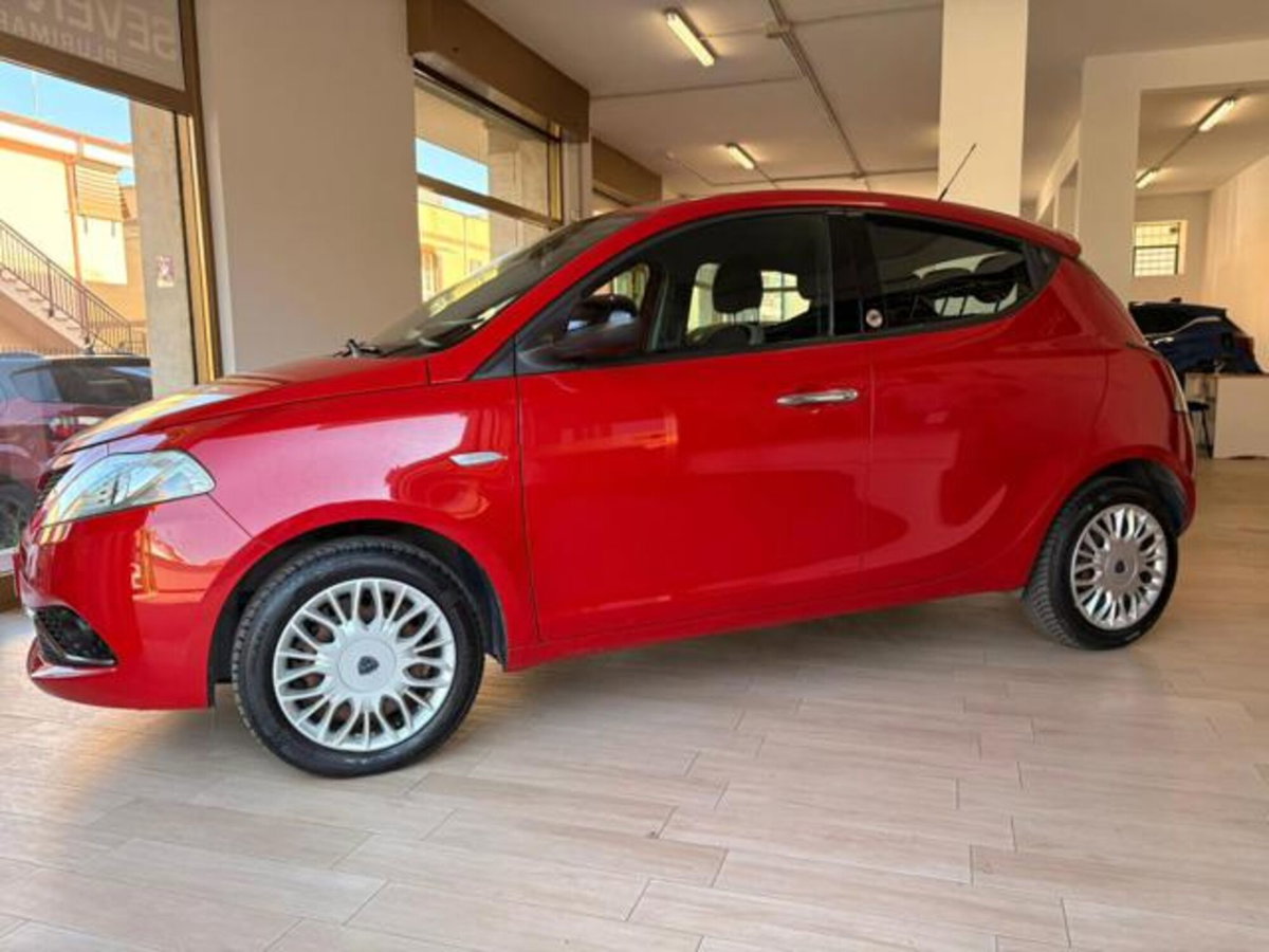 Lancia Ypsilon 1.2 69 CV 5 porte GPL Ecochic Gold (6)