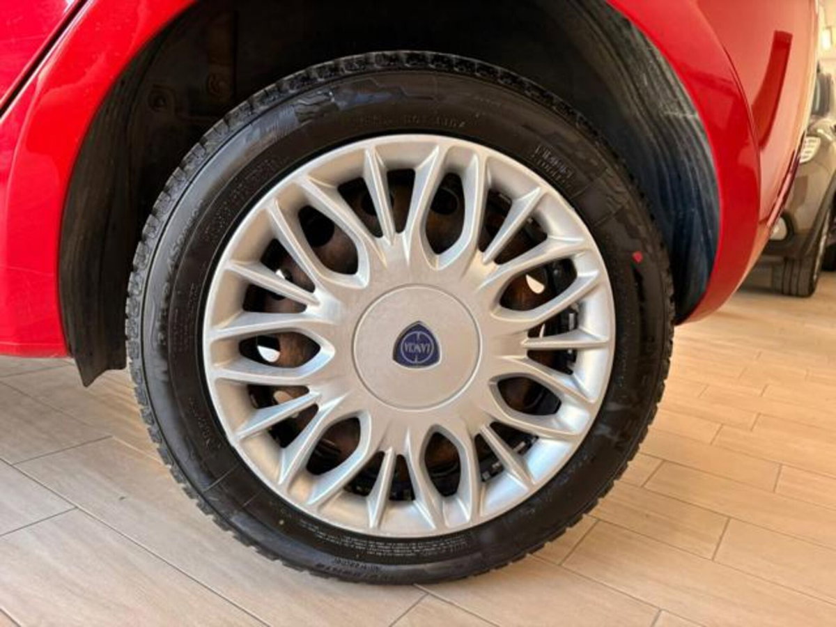 Lancia Ypsilon 1.2 69 CV 5 porte GPL Ecochic Gold (9)