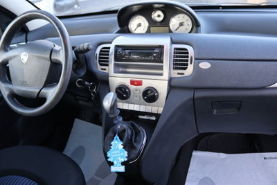 Lancia Ypsilon 1.2 Modamilano (14)
