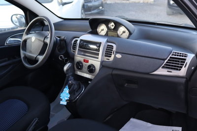 Lancia Ypsilon 1.2 Modamilano (17)