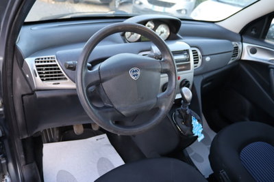 Lancia Ypsilon 1.2 Modamilano (9)