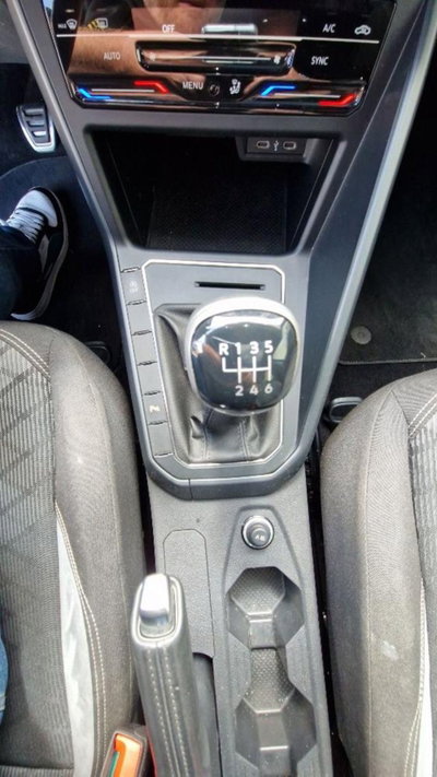 Volkswagen Taigo 1.0 tsi R-Line 115cv (15)