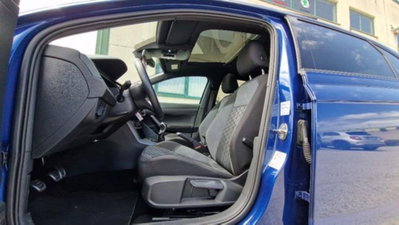 Volkswagen Taigo 1.0 tsi R-Line 115cv (8)