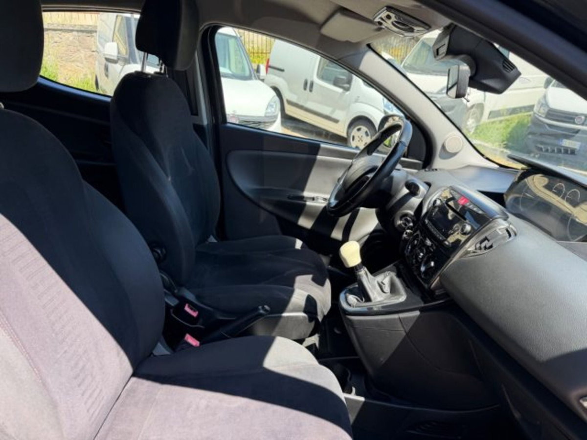 Lancia Ypsilon 1.3 MJT 16V 95 CV 5 porte S&S Elefantino (11)