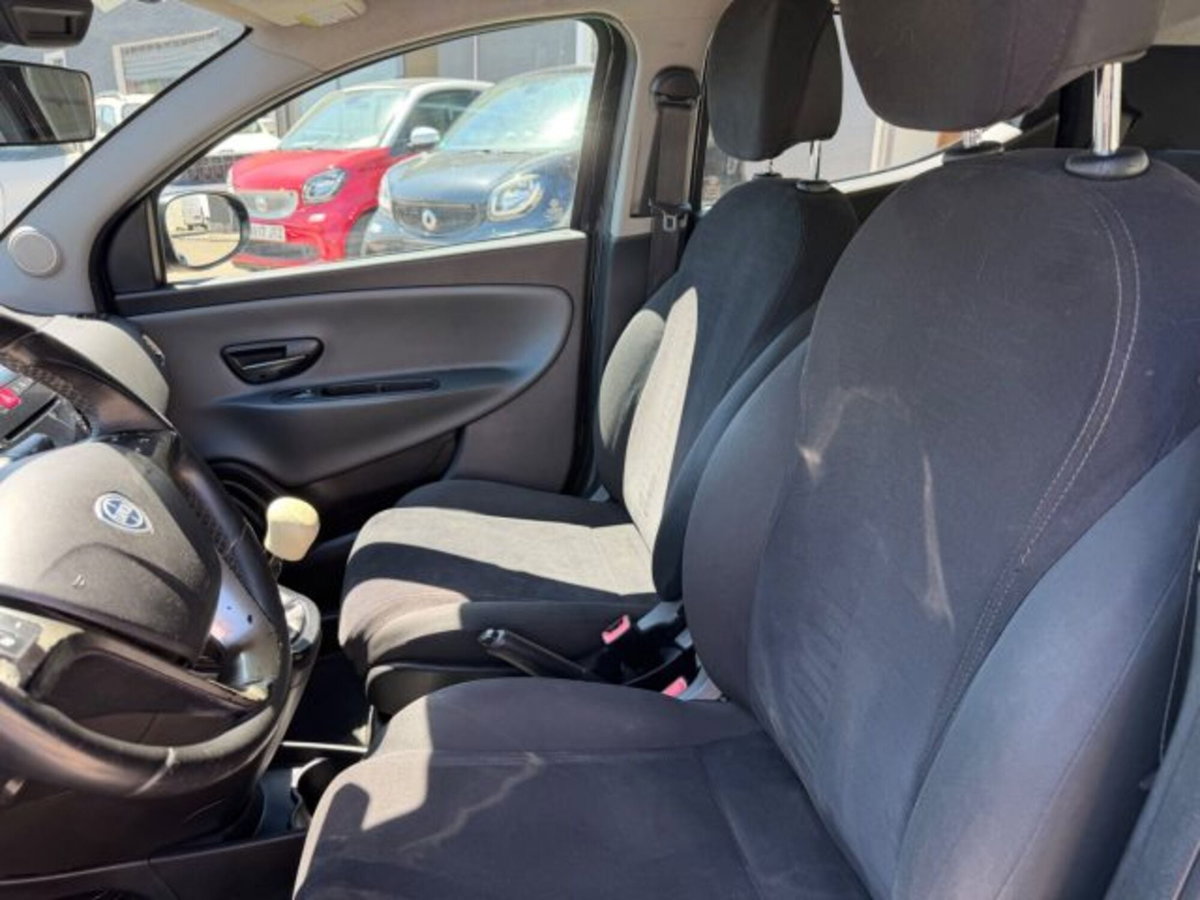 Lancia Ypsilon 1.3 MJT 16V 95 CV 5 porte S&S Elefantino (13)