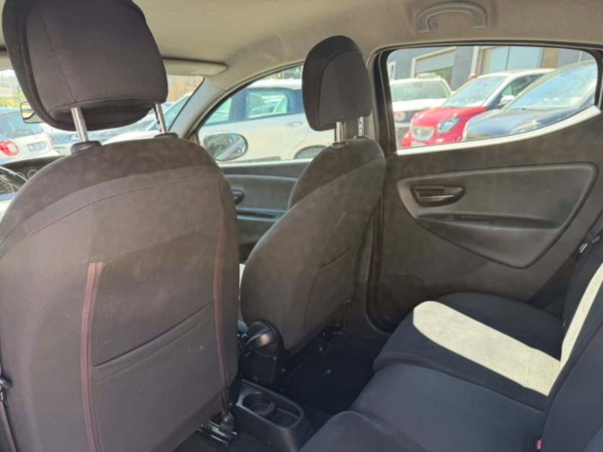 Lancia Ypsilon 1.3 MJT 16V 95 CV 5 porte S&S Elefantino (15)
