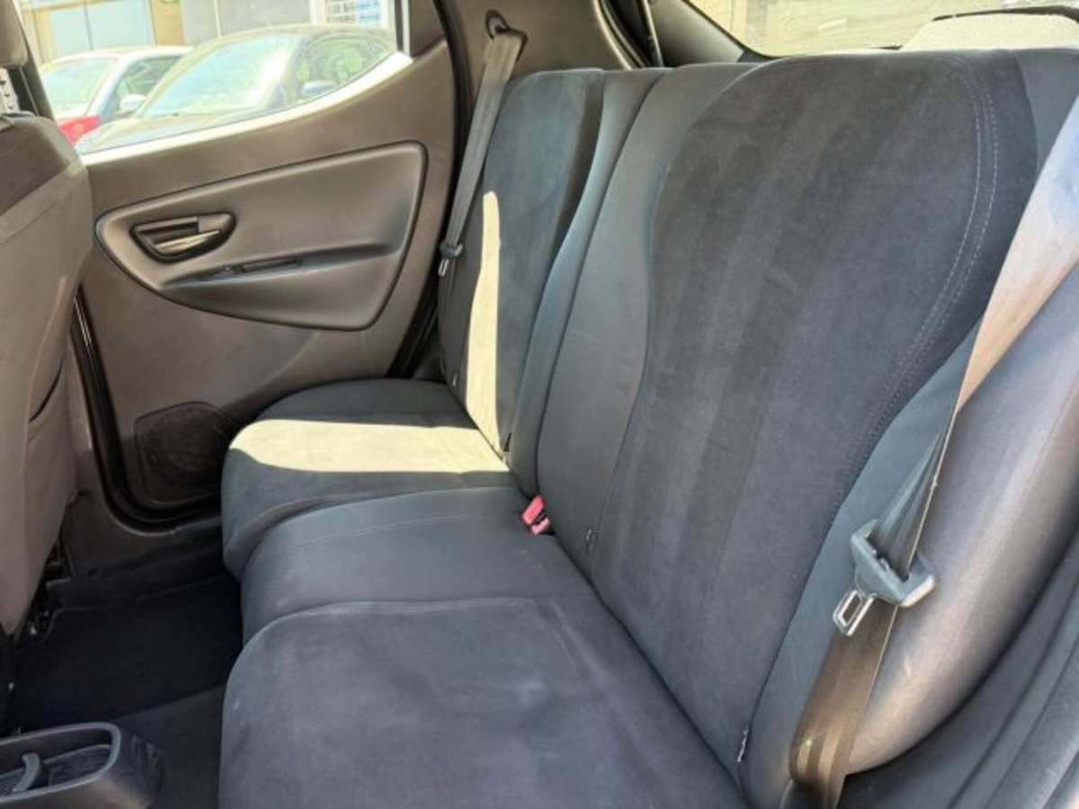 Lancia Ypsilon 1.3 MJT 16V 95 CV 5 porte S&S Elefantino (16)