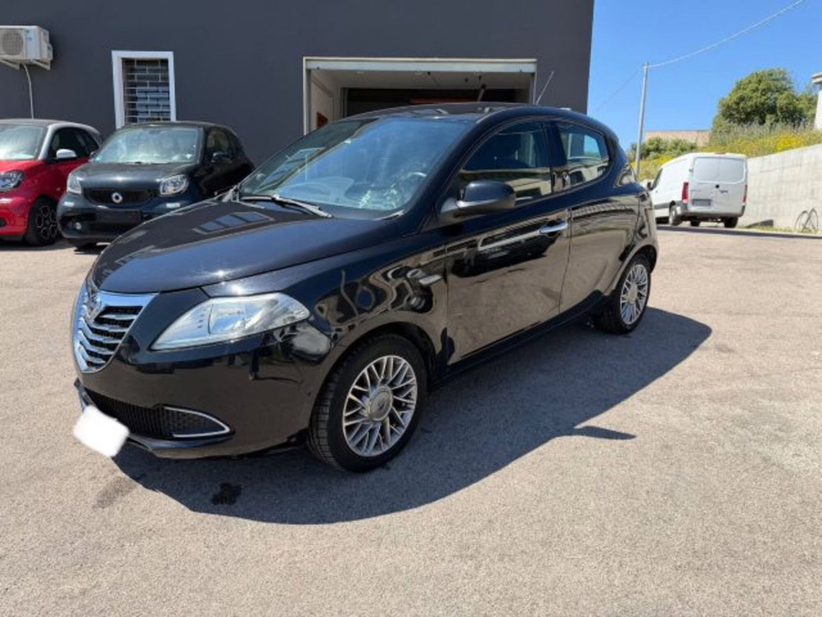 Lancia Ypsilon 1.3 MJT 16V 95 CV 5 porte S&S Elefantino (2)