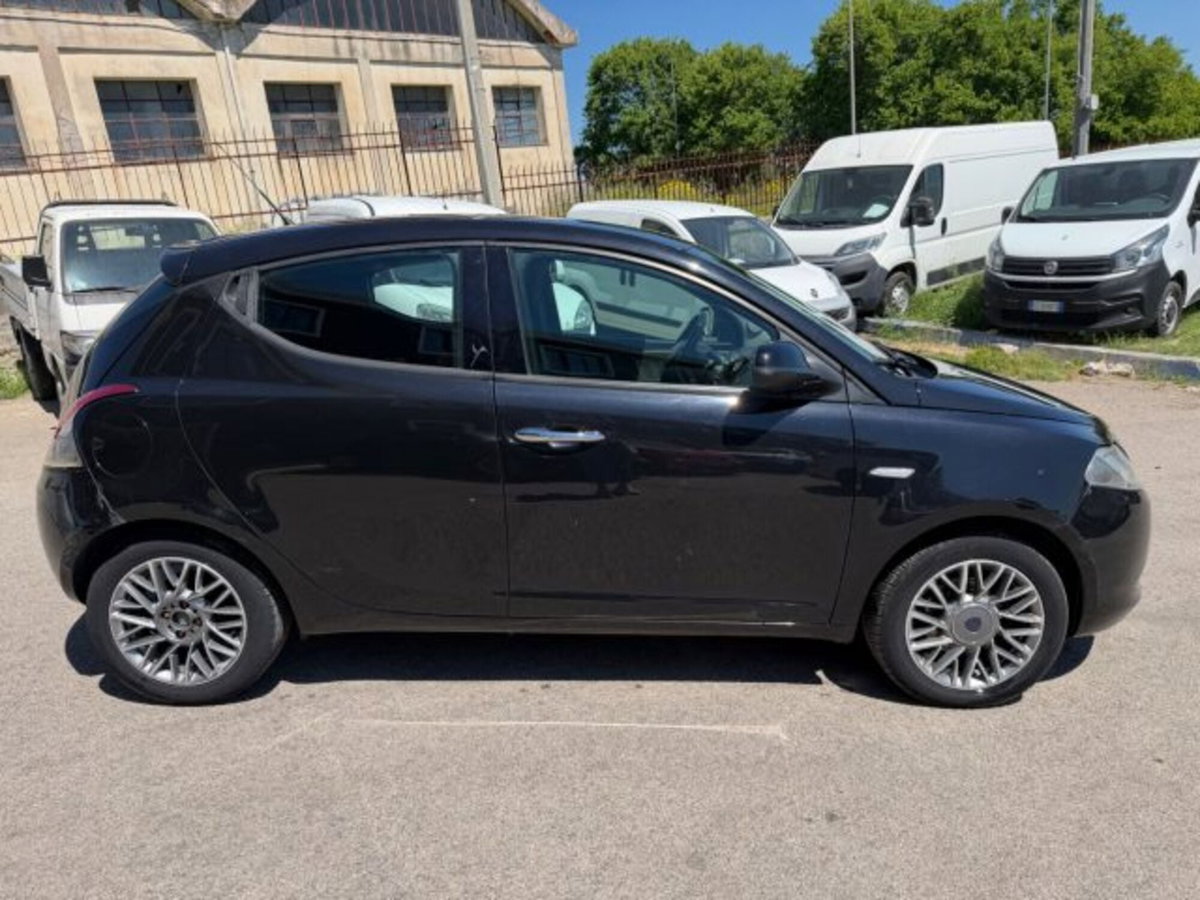 Lancia Ypsilon 1.3 MJT 16V 95 CV 5 porte S&S Elefantino (4)