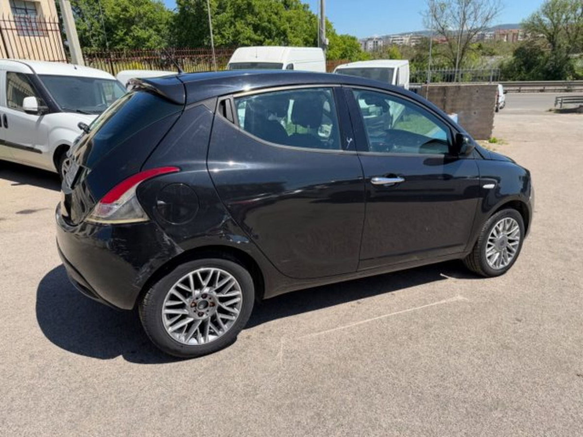 Lancia Ypsilon 1.3 MJT 16V 95 CV 5 porte S&S Elefantino (5)