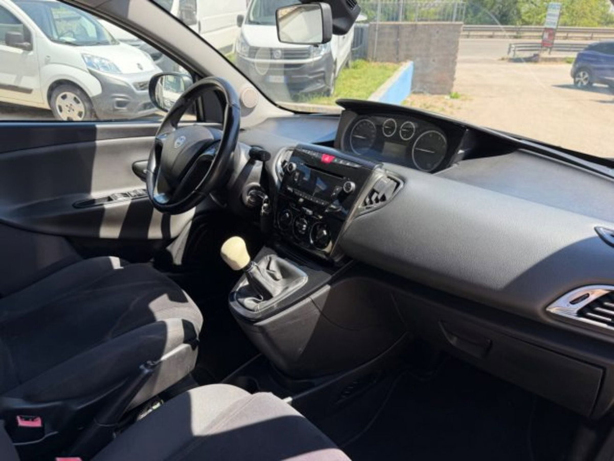 Lancia Ypsilon 1.3 MJT 16V 95 CV 5 porte S&S Elefantino (9)