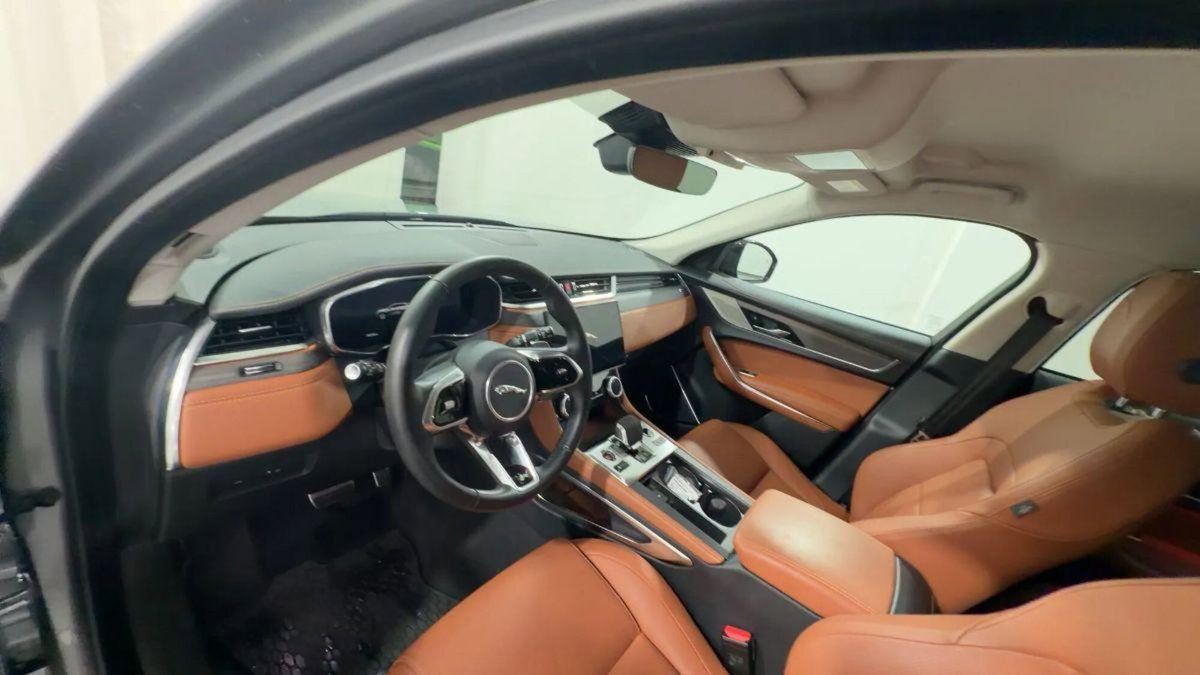 Jaguar F-Pace 2.0 D 204 CV AWD aut. R-Dynamic SE (11)