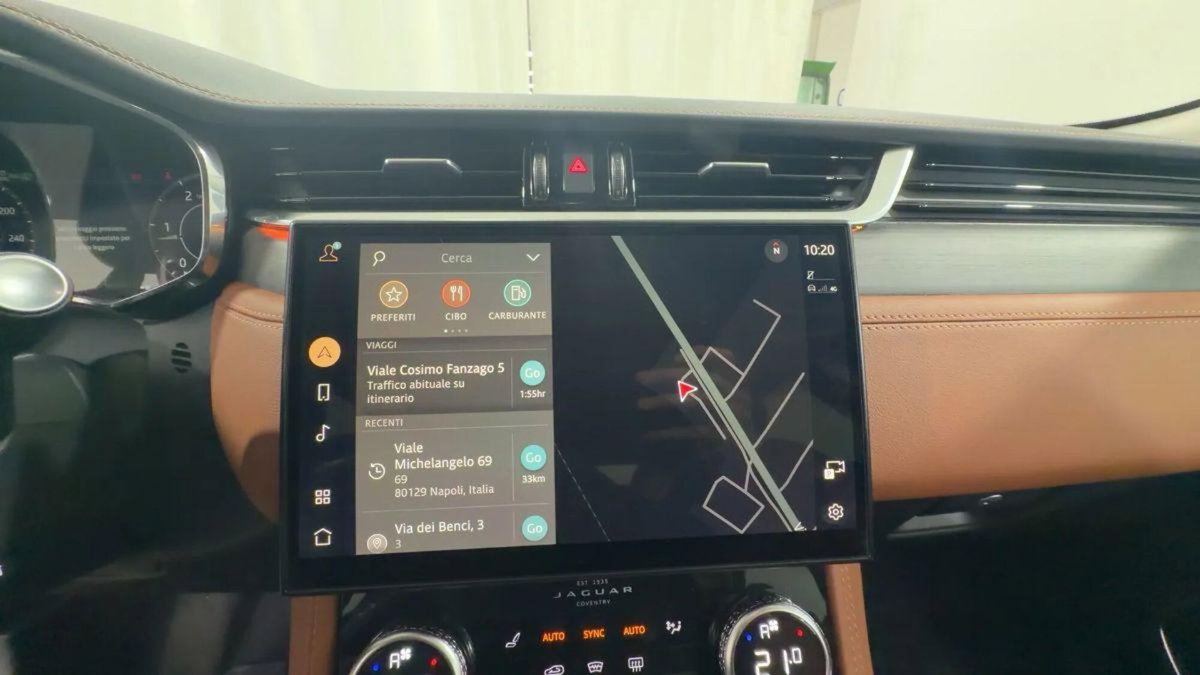 Jaguar F-Pace 2.0 D 204 CV AWD aut. R-Dynamic SE (16)
