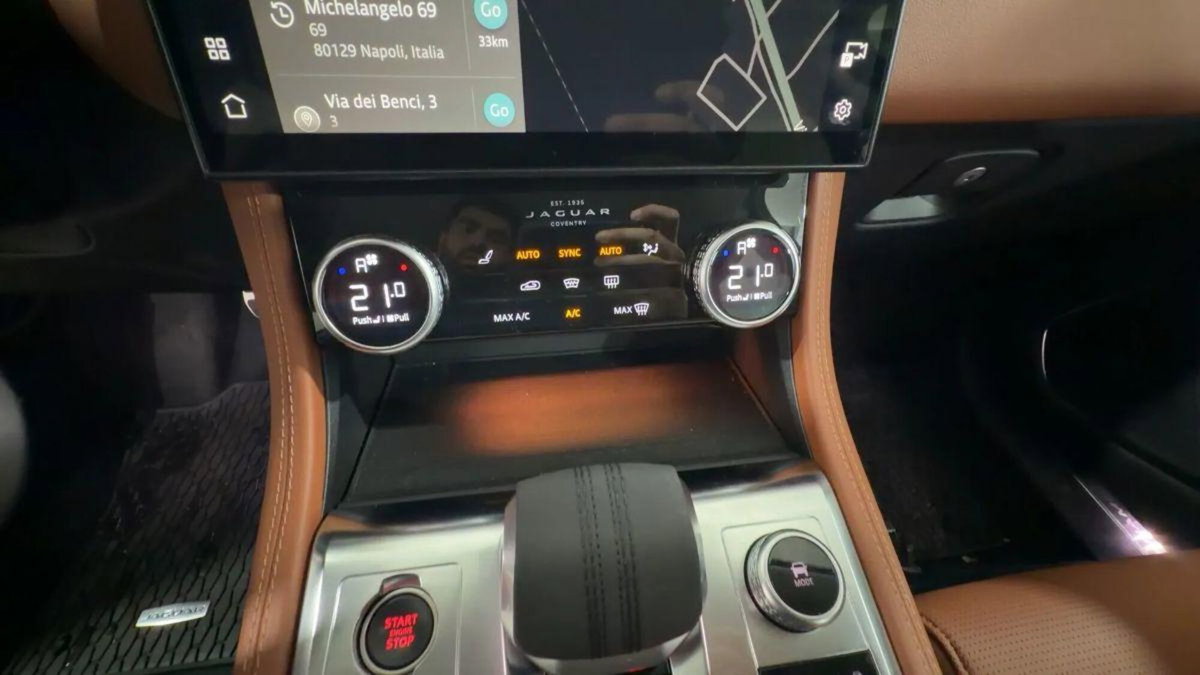 Jaguar F-Pace 2.0 D 204 CV AWD aut. R-Dynamic SE (17)