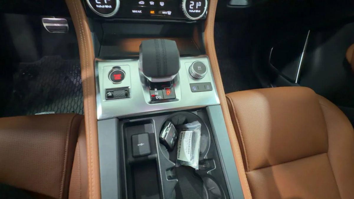 Jaguar F-Pace 2.0 D 204 CV AWD aut. R-Dynamic SE (18)