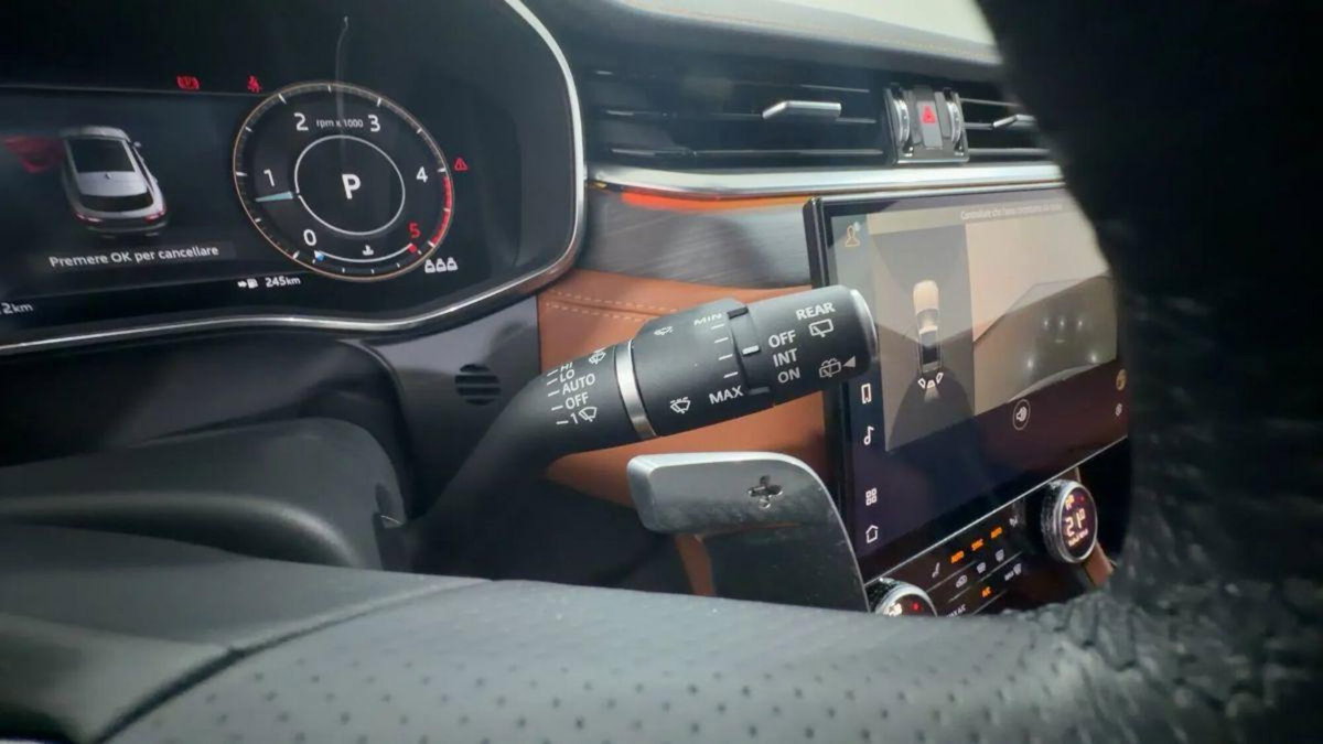 Jaguar F-Pace 2.0 D 204 CV AWD aut. R-Dynamic SE (19)