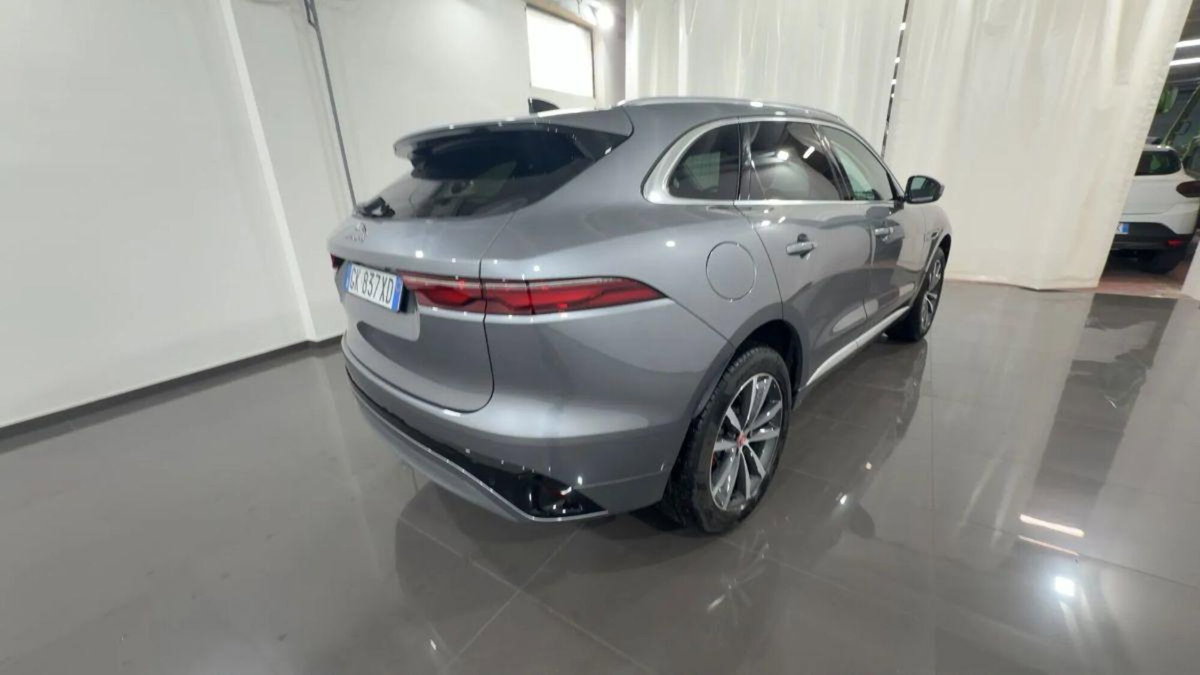 Jaguar F-Pace 2.0 D 204 CV AWD aut. R-Dynamic SE (4)