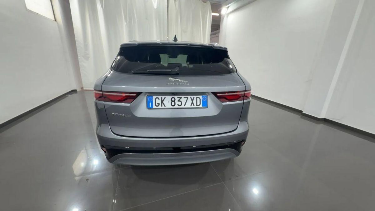 Jaguar F-Pace 2.0 D 204 CV AWD aut. R-Dynamic SE (5)