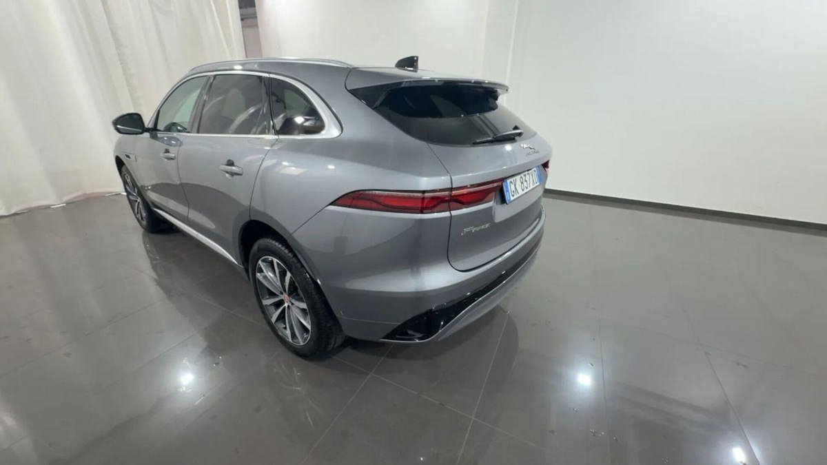 Jaguar F-Pace 2.0 D 204 CV AWD aut. R-Dynamic SE (6)