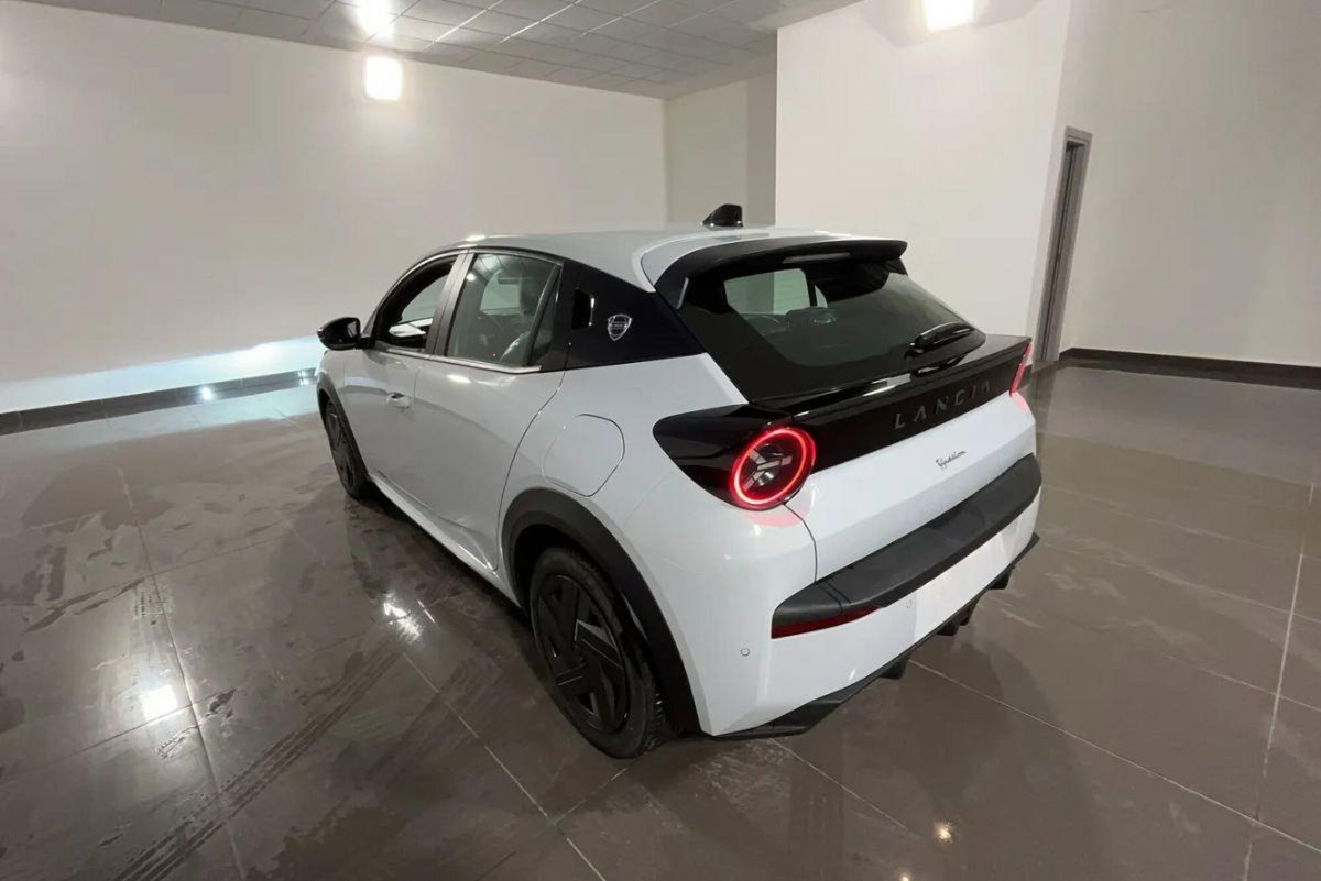 Lancia Ypsilon 1.2 mhev 110cv e-dct (4)