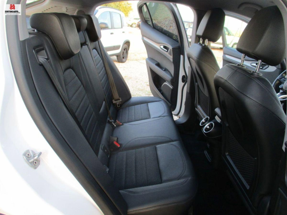 Alfa Romeo Stelvio Stelvio 2.2 Turbodiesel 190 CV AT8 Q4 Sprint (18)