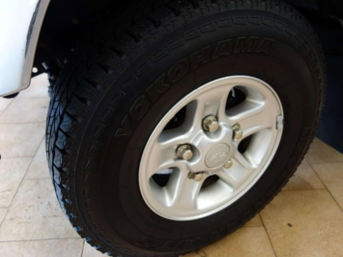 Land Rover Defender 90 2.4 TD4 Station Wagon SE (10)