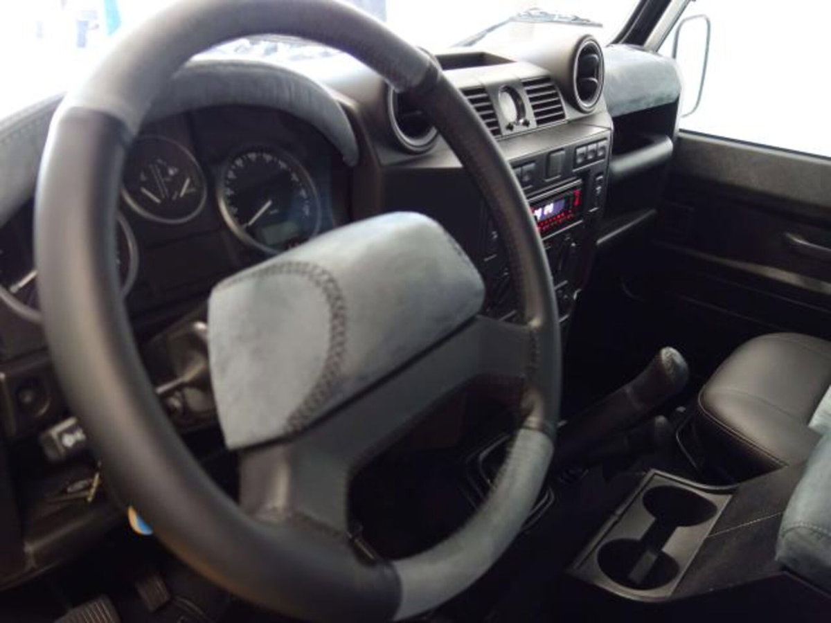 Land Rover Defender 90 2.4 TD4 Station Wagon SE (12)