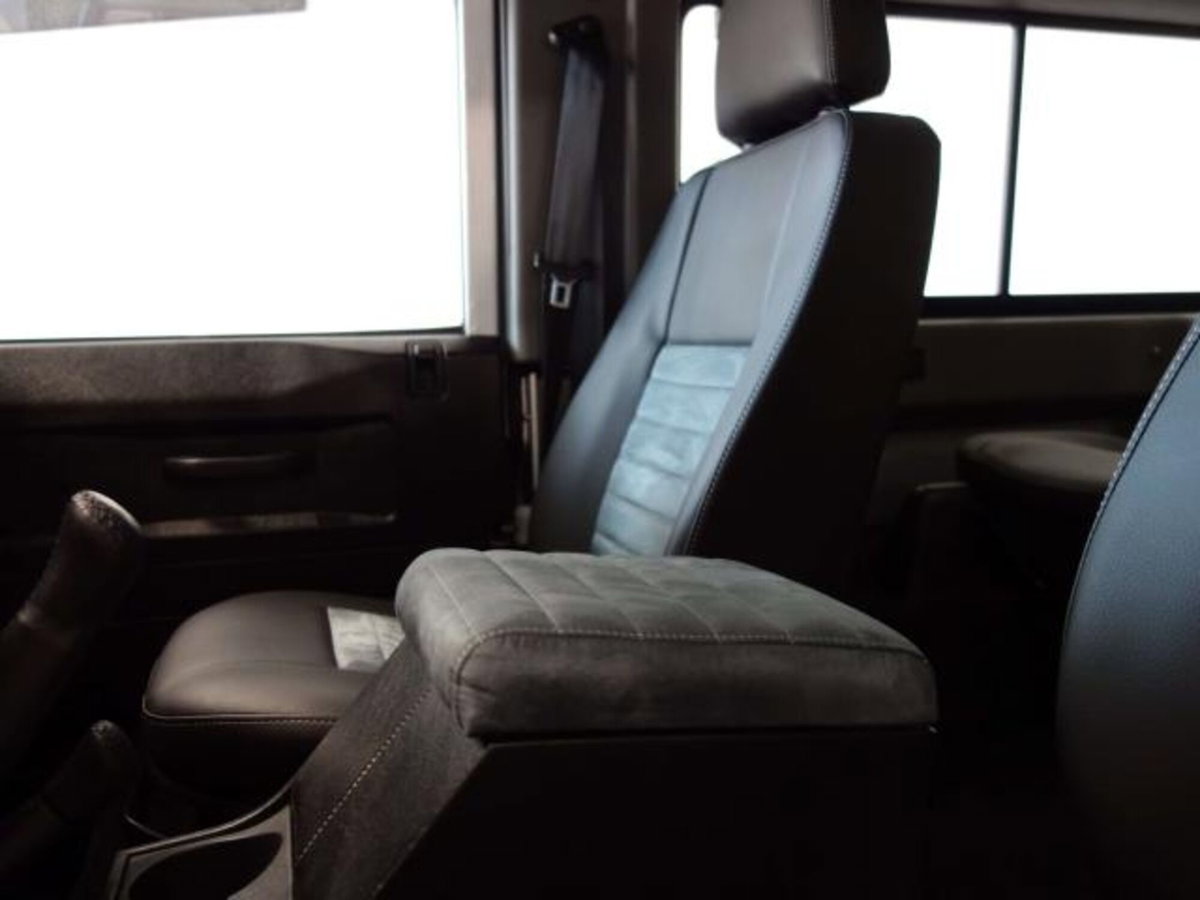 Land Rover Defender 90 2.4 TD4 Station Wagon SE (14)