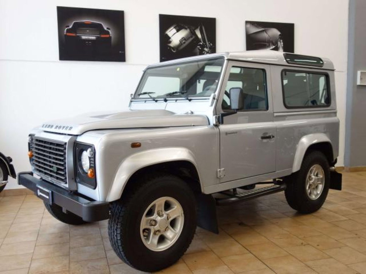 Land Rover Defender 90 2.4 TD4 Station Wagon SE (2)